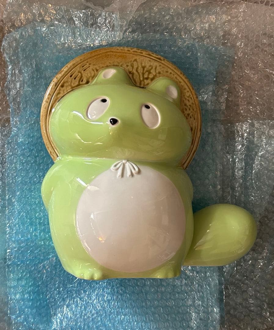 ぼんやり子だぬき　陶器　若草色
