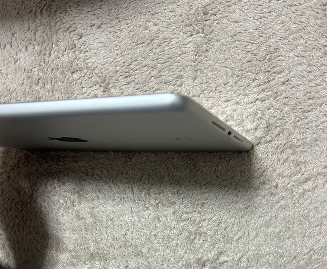 iPad 第7世代 Wi-Fi+Cellularモデル 32GB シルバー 美品
