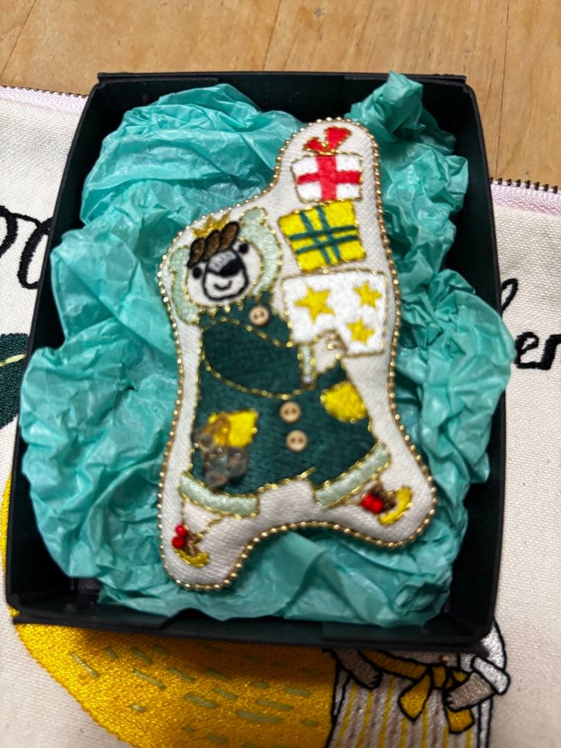 osyakuma iwashi 刺繍作家　刺繍ポーチ　オシャクマ　ブローチ