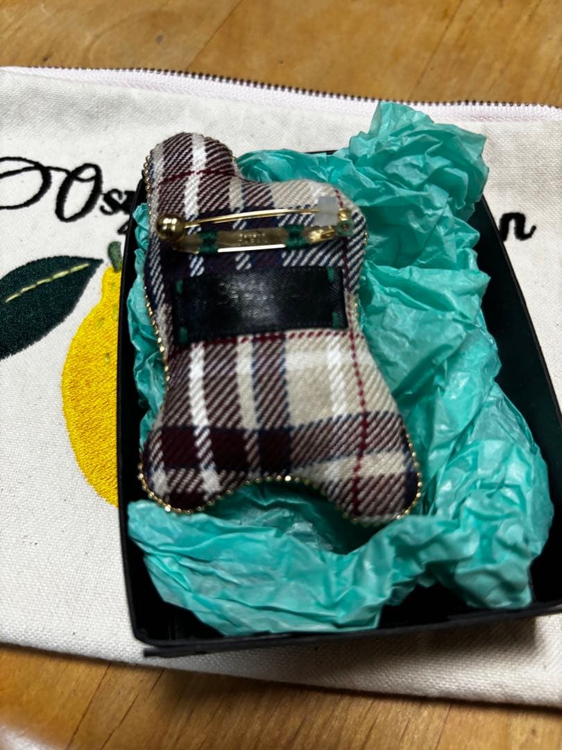osyakuma iwashi 刺繍作家　刺繍ポーチ　オシャクマ　ブローチ