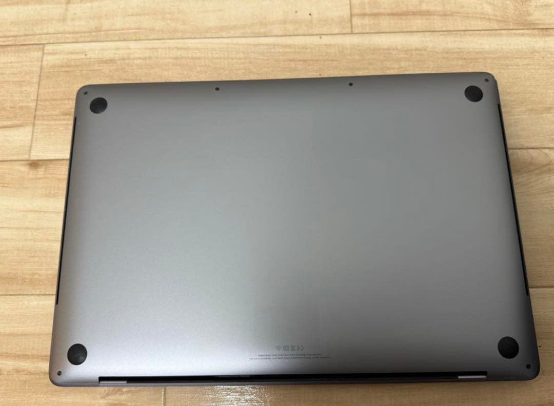 Macbook Pro 2019 16インチ i9 32GB SSD 1TB