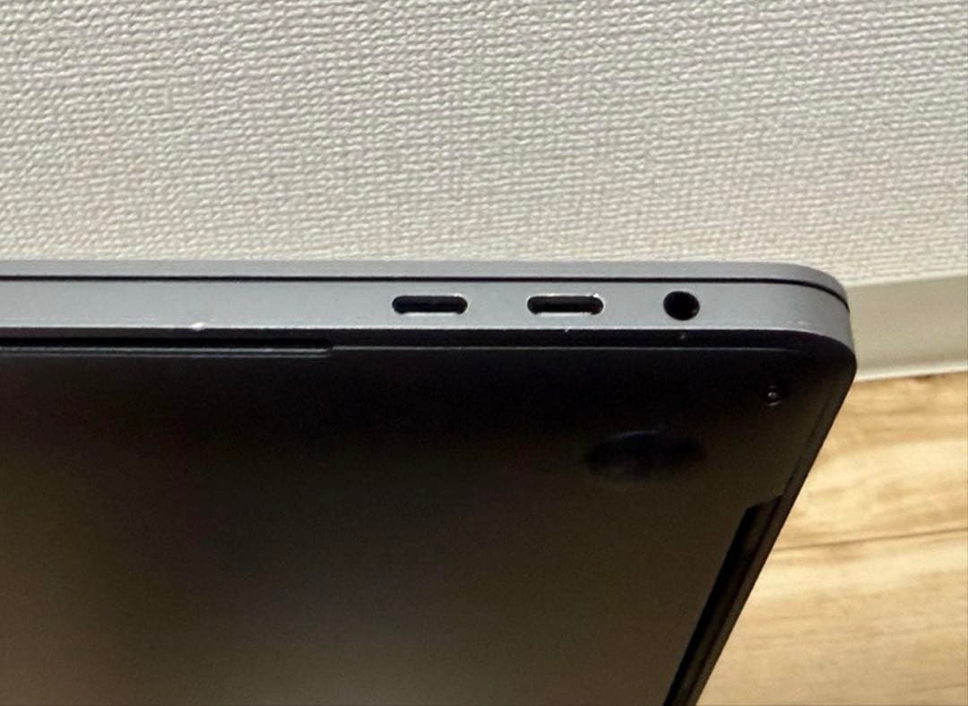 Macbook Pro 2019 16インチ i9 32GB SSD 1TB