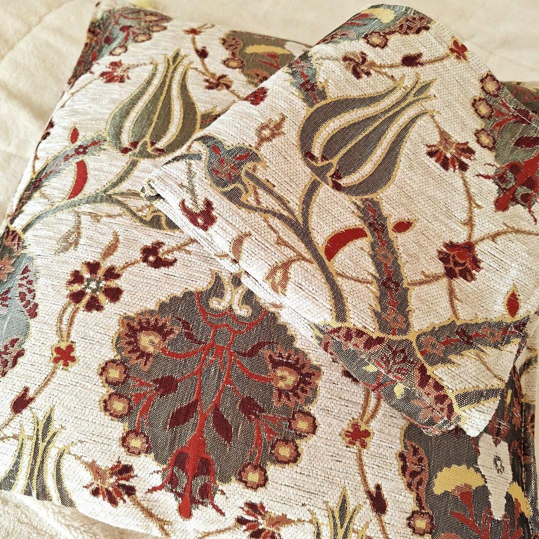 【新品・未使用品】高級花柄刺繍クッションカバー2個セット・海外購入品