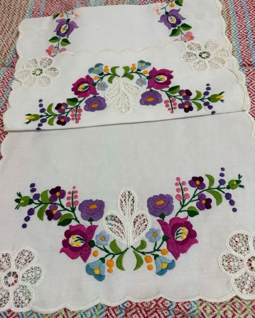 カロチャ刺繍　刺繍花柄テーブルクロス