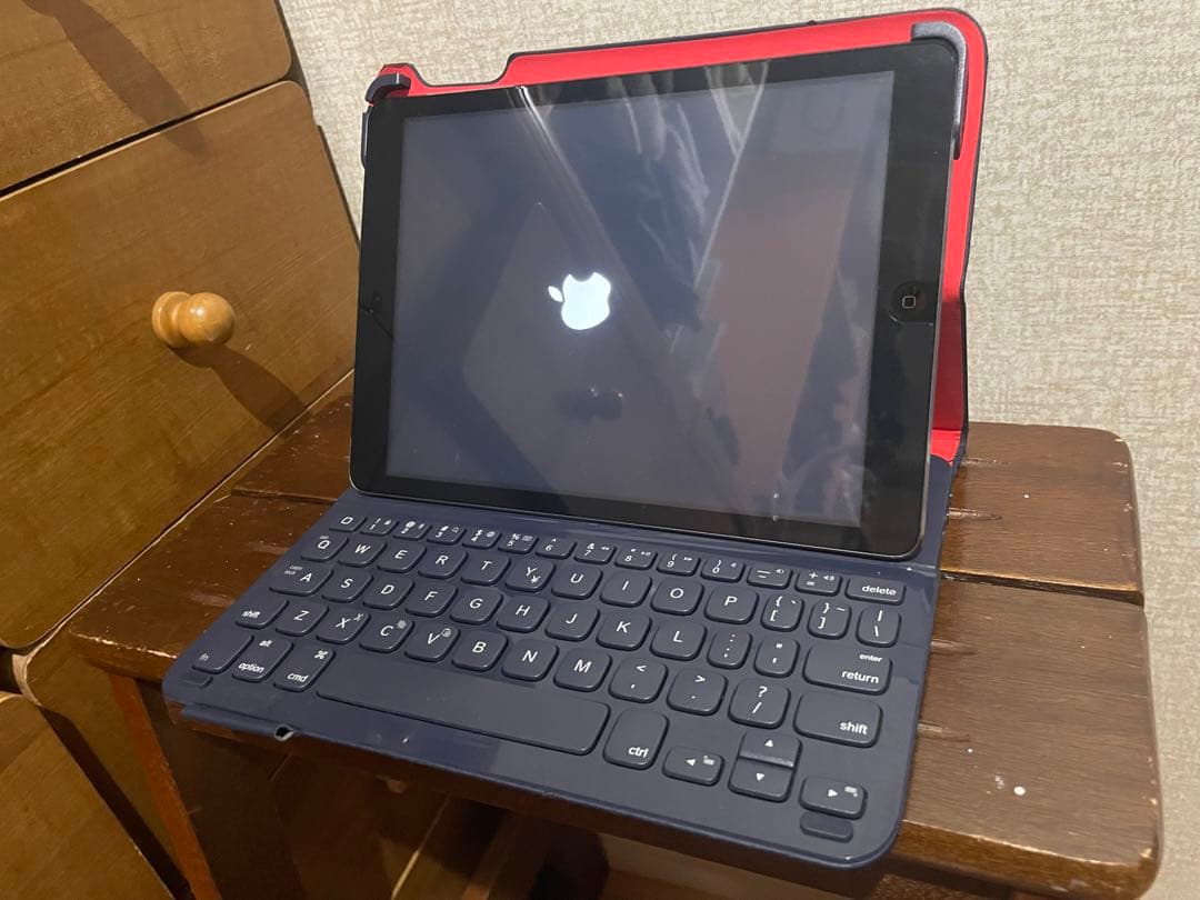 iPad Air 第一世代 9.7インチ 16GB キーボードケース付き