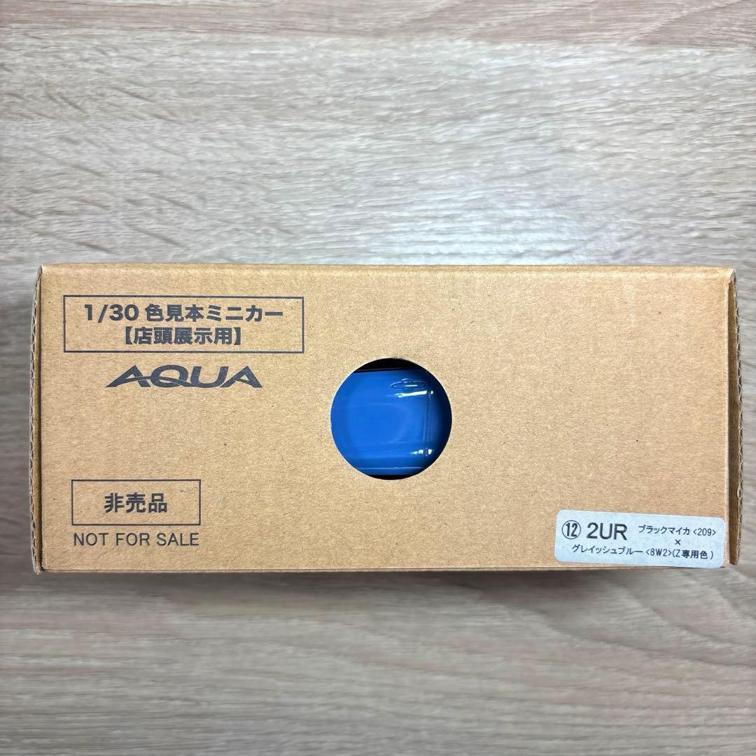 【新品】非売品 トヨタ 後期型 アクア 2トーン 1/30カラーサンプルミニカー