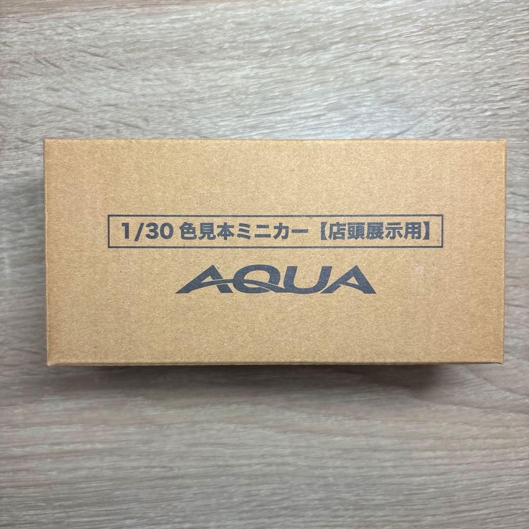 【新品】非売品 トヨタ 後期型 アクア 2トーン 1/30カラーサンプルミニカー
